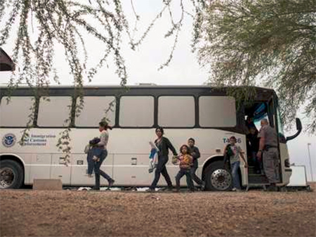 los inmigrantes liberados fueron enviados de texas a arizona